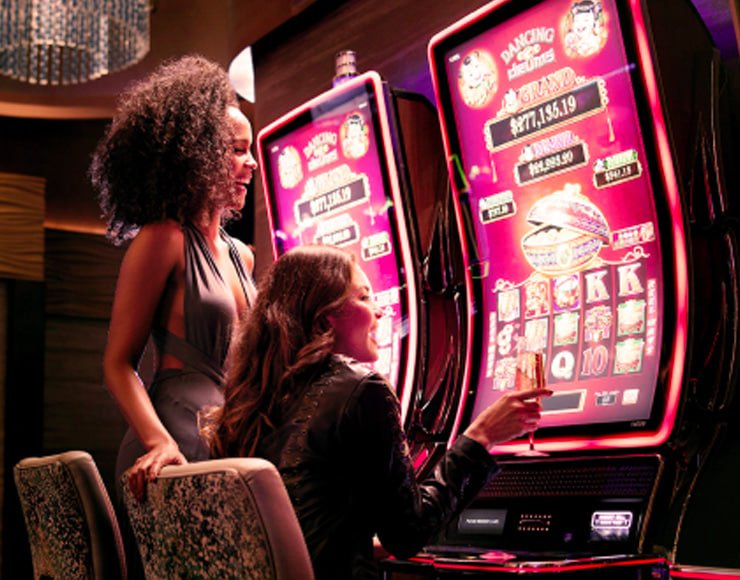 Meja poker dengan kartu dan chip di platform cordoba99
